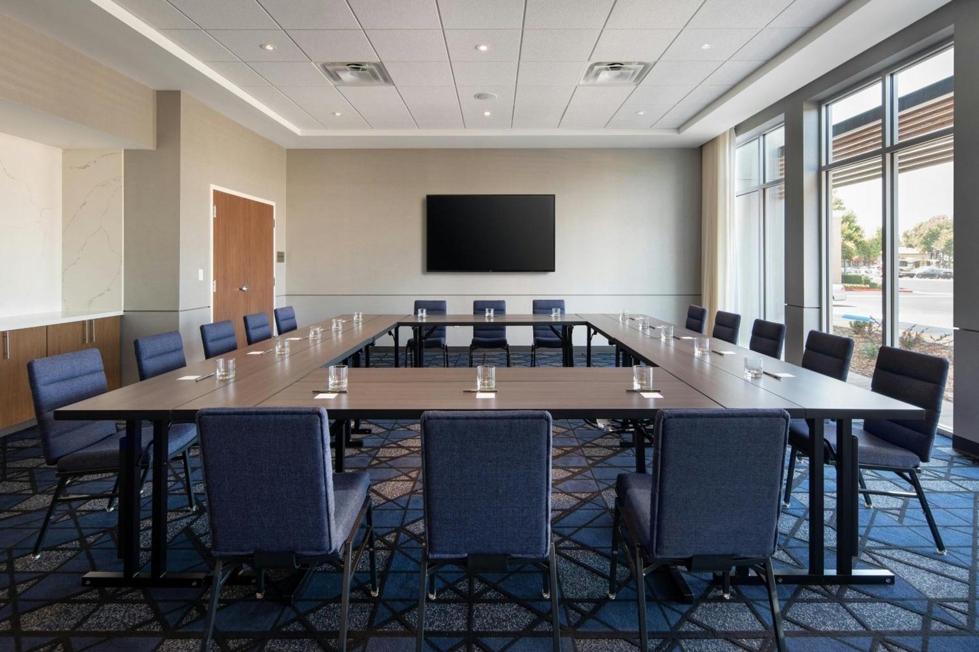 מלון Courtyard By Marriott Fresno קלוביס מראה חיצוני תמונה