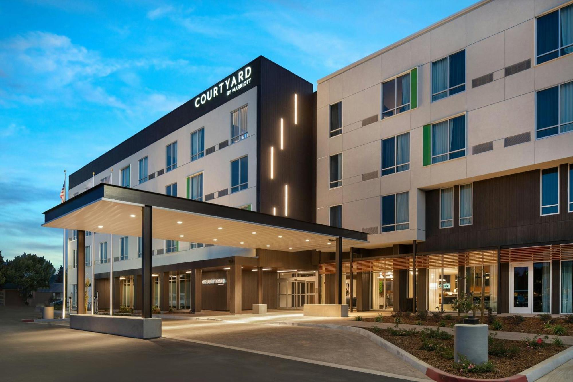 מלון Courtyard By Marriott Fresno קלוביס מראה חיצוני תמונה